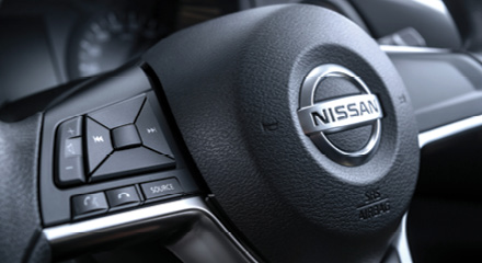 Nissan SE Steering Wheel
